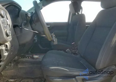 2021 Chevrolet Silverado K1500 z USA, uszkodzony, nr VIN 3GCUYAEF2MG189362